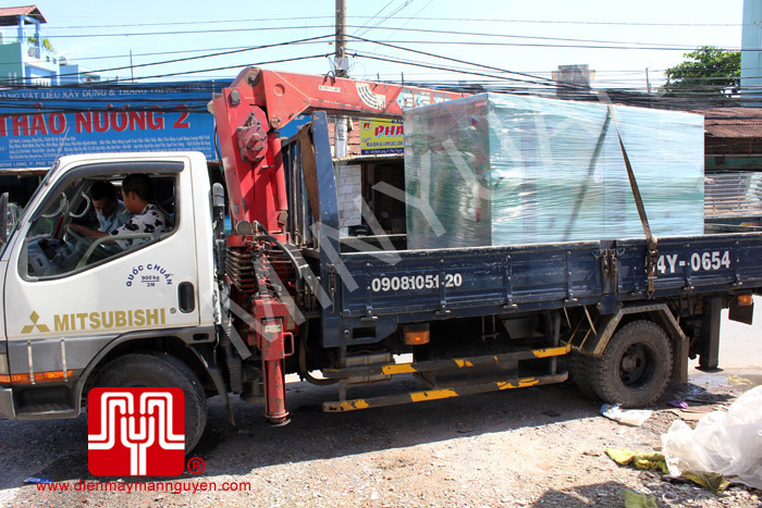 The set of 100KVA Cummins soundproof Generator was delivered to customer in Nha Trang on 2011 December 02nd