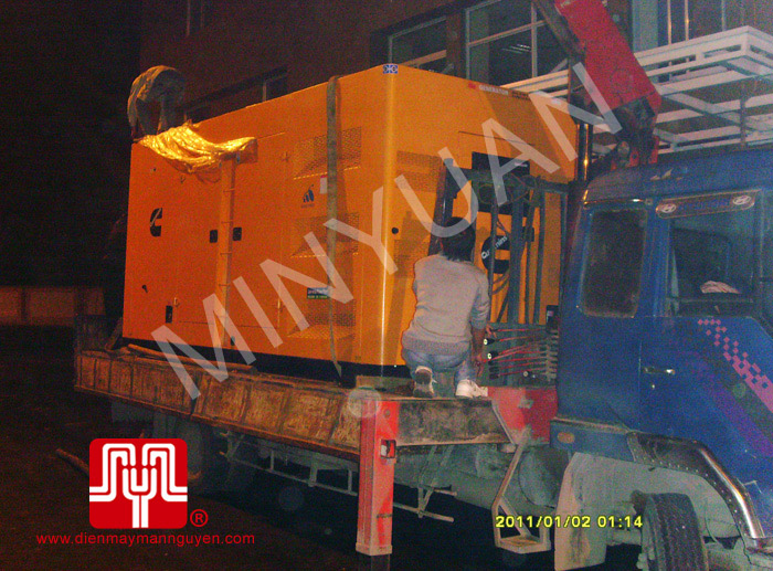 Bàn giao tổ máy có vỏ CUMMINS 560KVA cho khách hàng Hà Nội  ngày 2.1.2011
